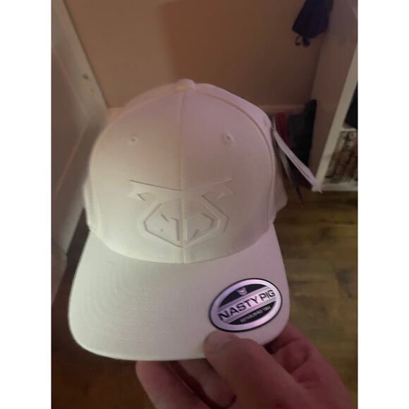 Whiteout Nasty Pig Snapback Cap - Limited Edition Streetwear Hat S/M - Picture 1 of 2